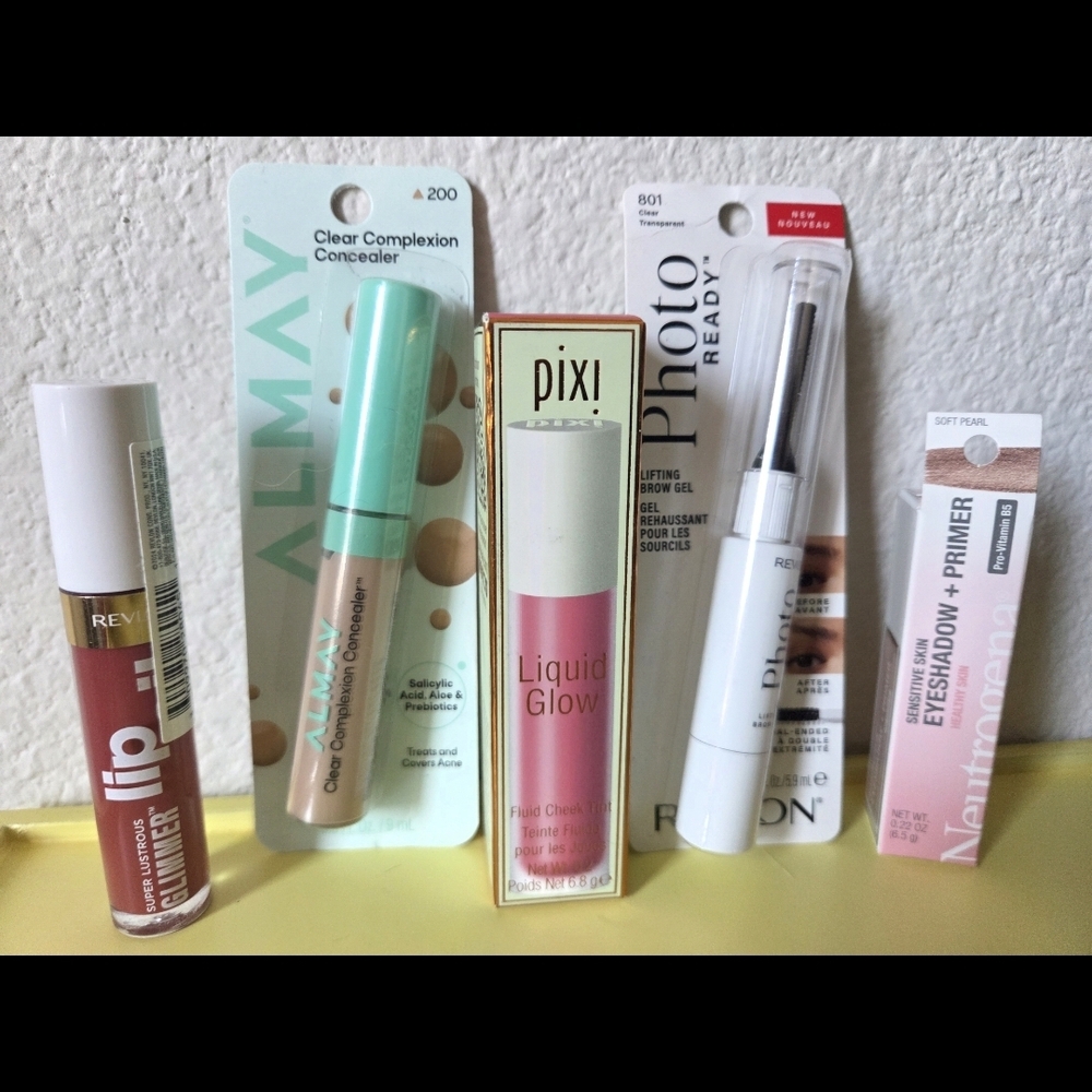 CLOSE OUT SALE: $13 - 5-piece Make Up Bundle